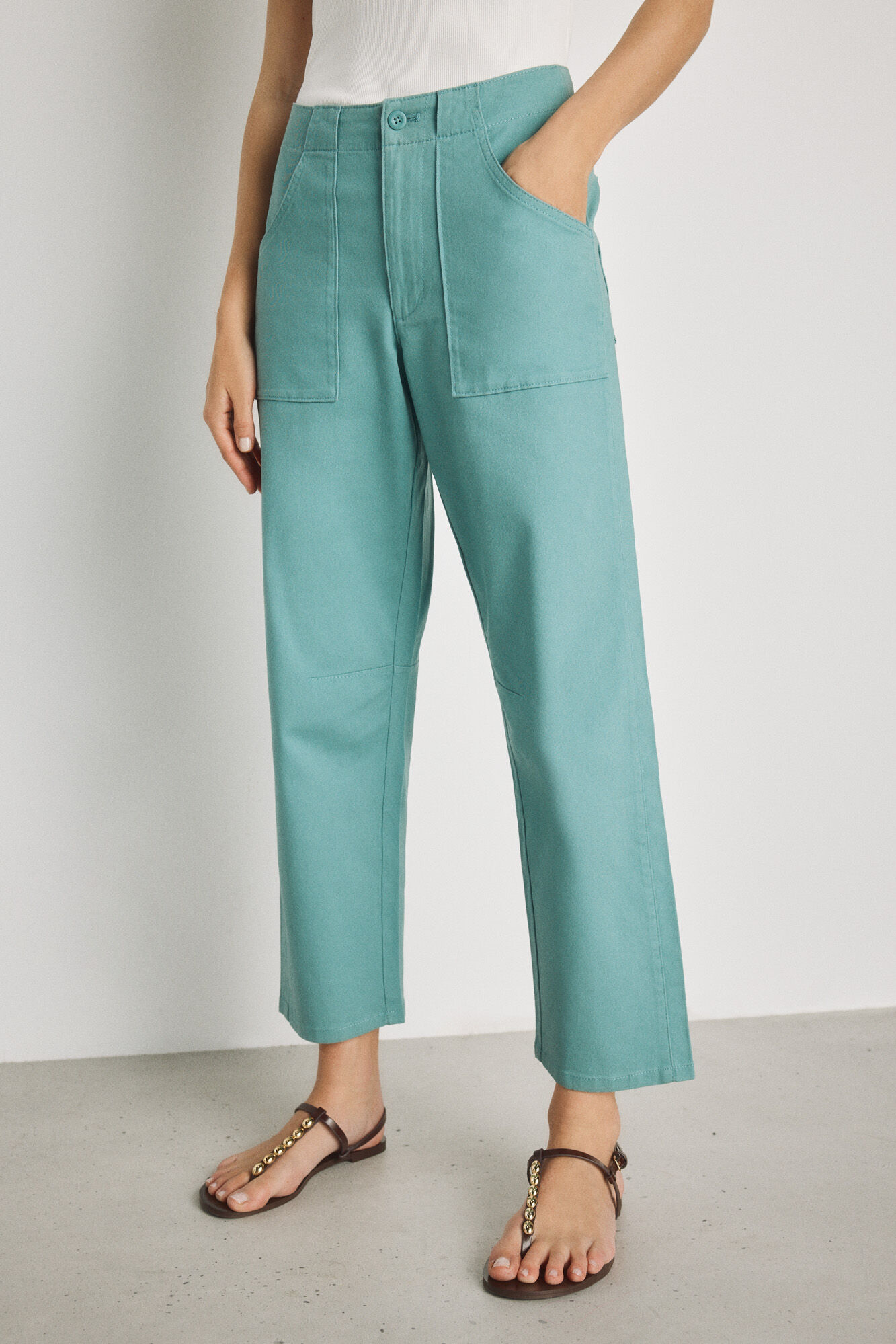 Milano Cal&ccedil;a color com bolsos de remendo