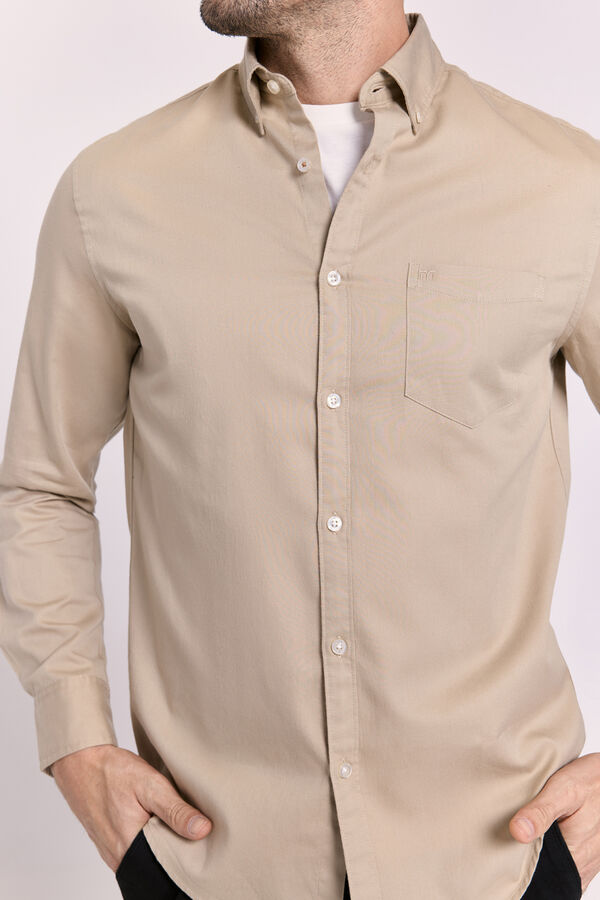 Milano Camisa lisa manga larga Marr&oacute;n