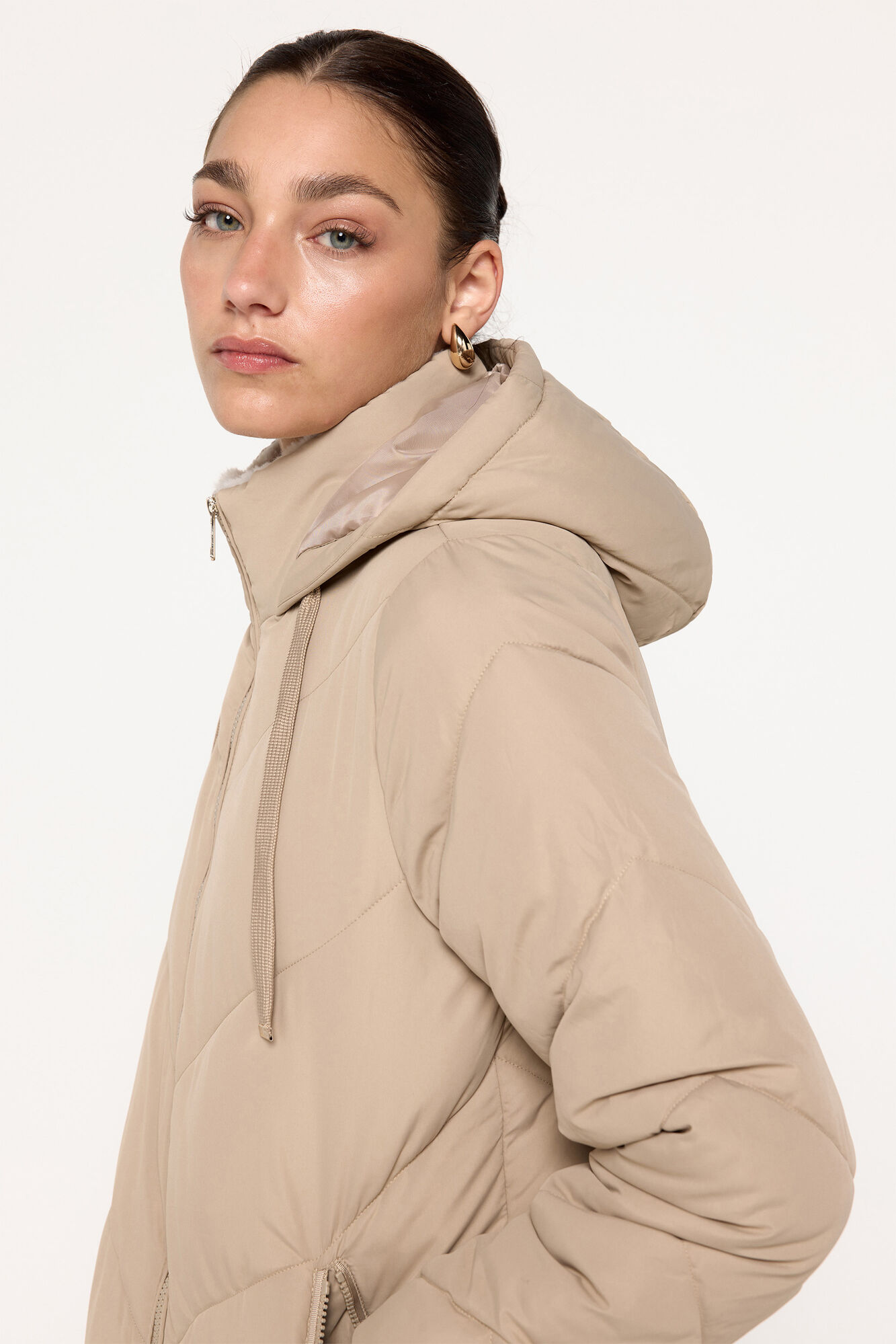 Milano Sobretudo curto acolchoado com capuz