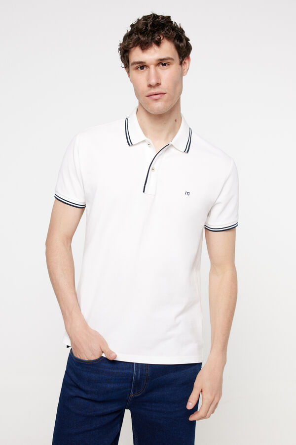 Fifty Outlet Polo pique manga corta, logo bordado en pecho y detalles a contraste en cuello y en pecho. Blanco