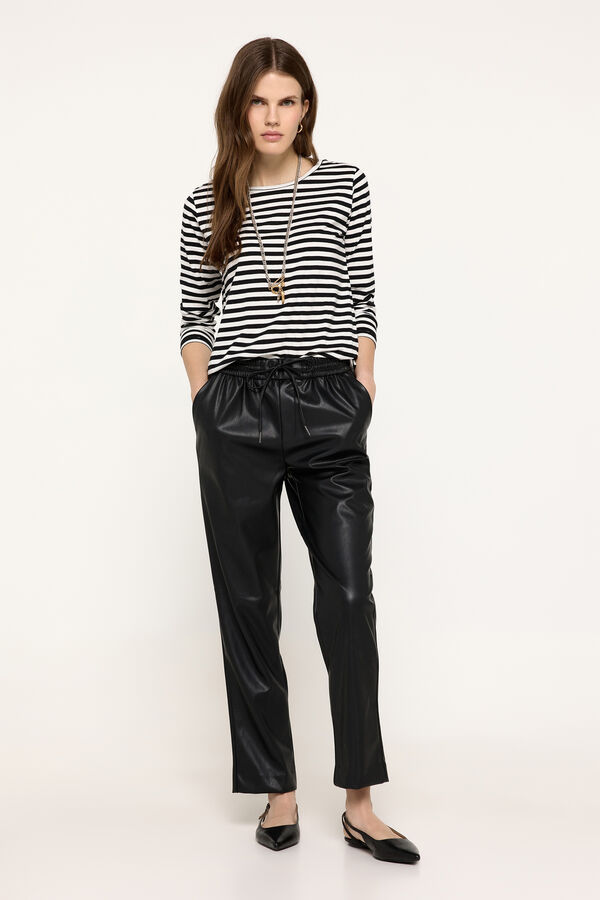 Milano Cal&ccedil;a jogger em imita&ccedil;&atilde;o de pele Preto