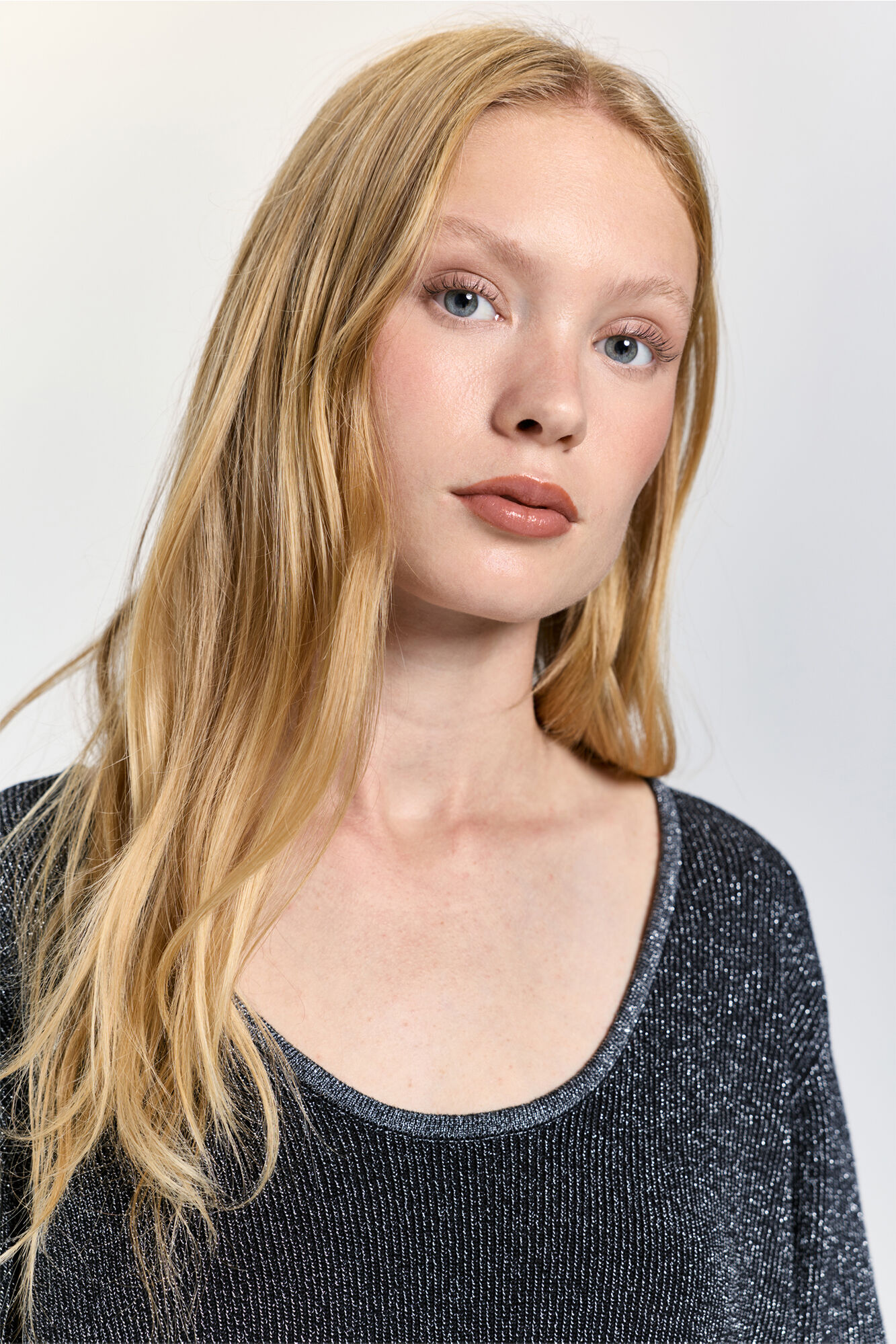 Milano Jersey fino hilo metalizado cuello perkins