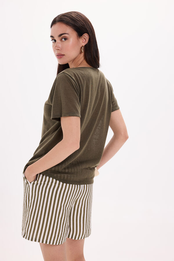 Milano Camiseta efecto lino cuello pico con crochet Kaki Oscuro