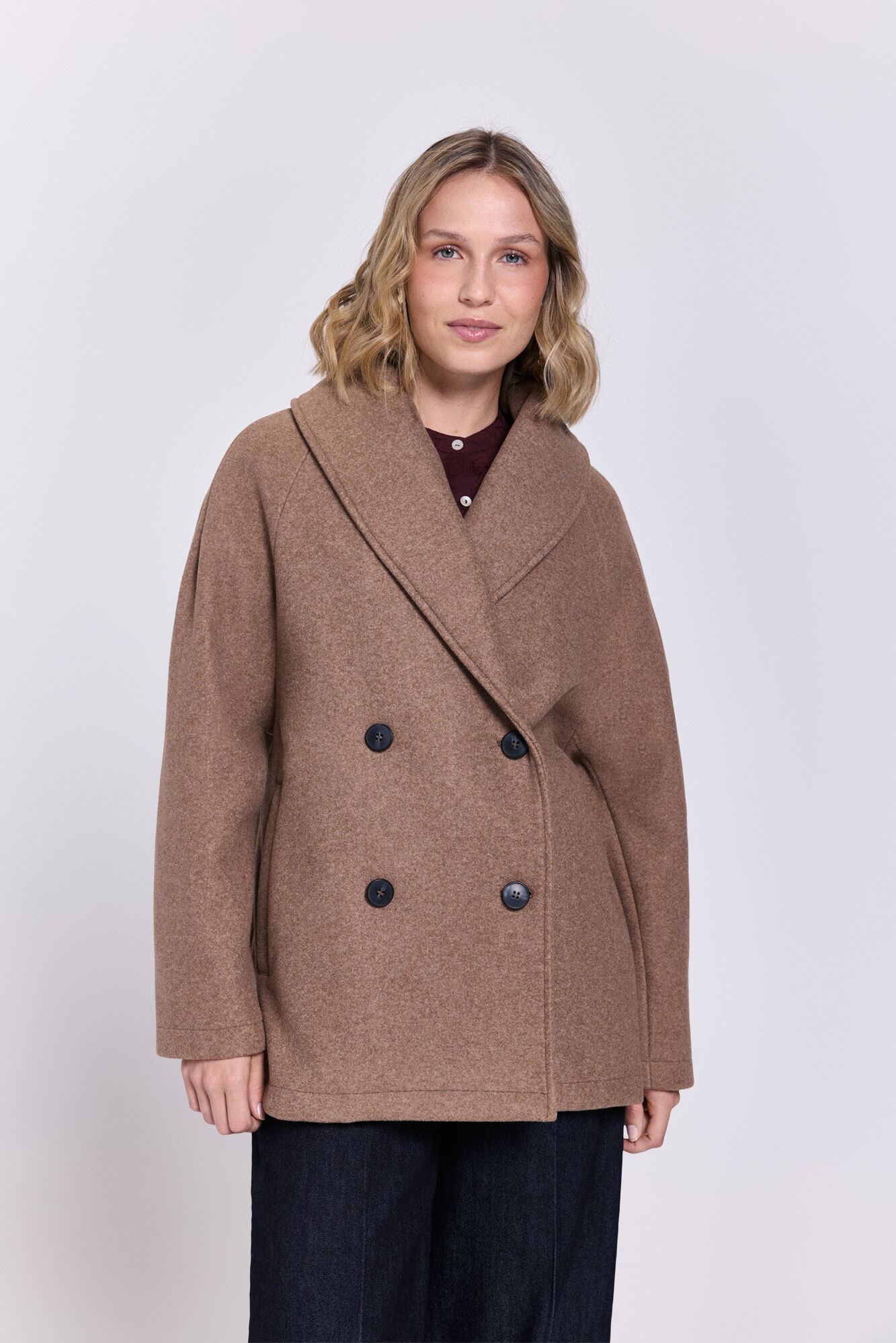 Milano Abrigo de pa&ntilde;o corto color camel