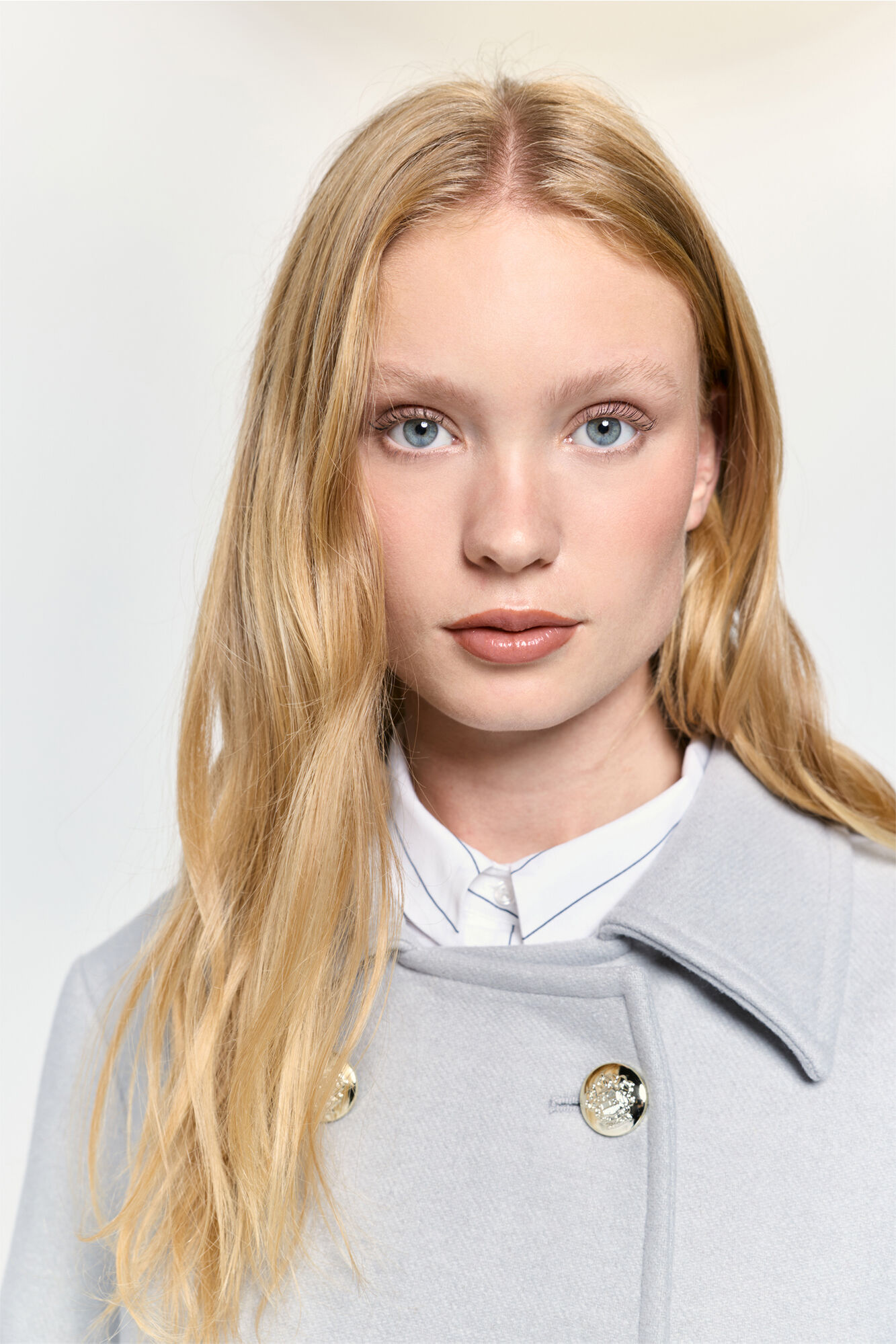 Milano Abrigo de pa&ntilde;o gris botones dorados