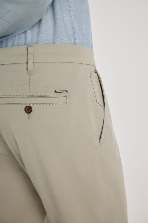 Pedro del Hierro Cal&ccedil;as chino slim fit C&aacute;qui
