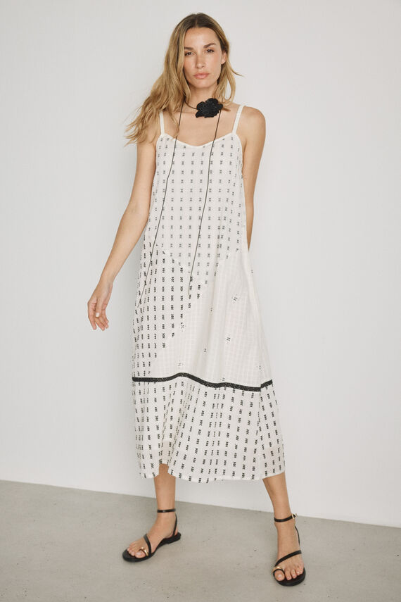 Vestido escote pico con tirantes