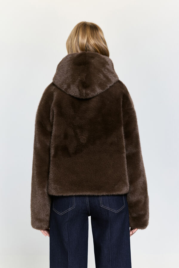 Milano Abrigo corto efecto pelo con capucha Tostado