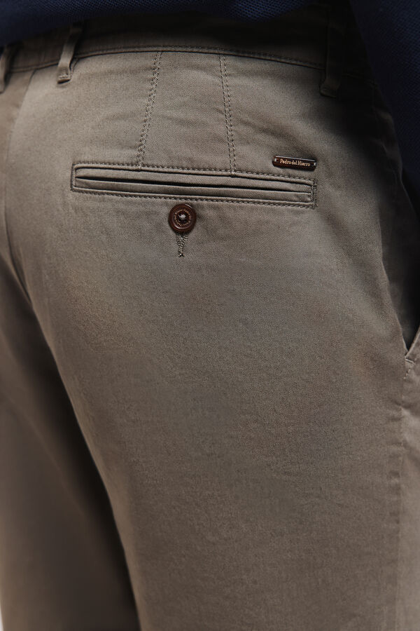 Pedro del Hierro Pantal&oacute;n chino regular fit Kaki Oscuro