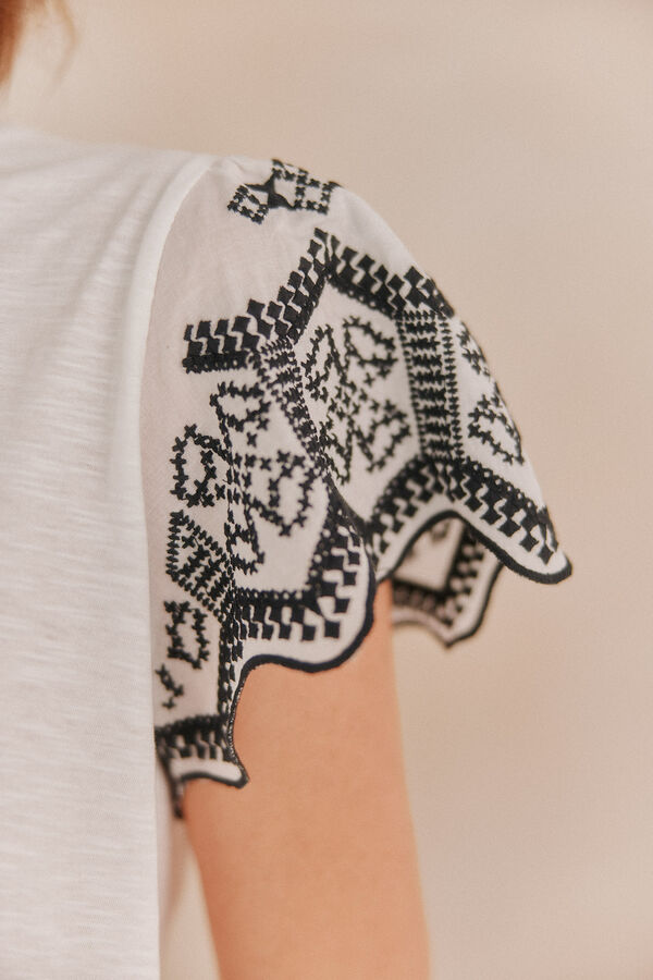 Hoss Intropia Monique. T-shirt bordada Ecru