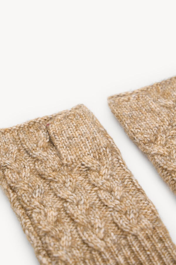 Hoss Intropia N&uacute;bia. Luvas de malha Beige
