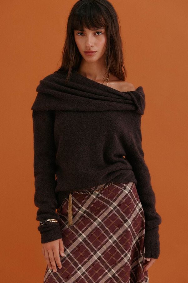 Hoss Intropia Idalia. Jersey con escote asim&eacute;trico Marron oscuro