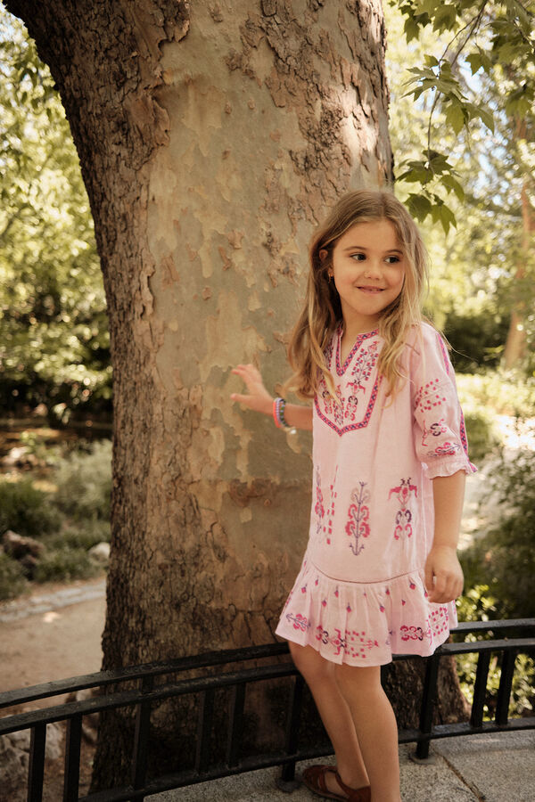 Hoss Intropia Vit&oacute;ria. Vestido de menina bordado. Subiu