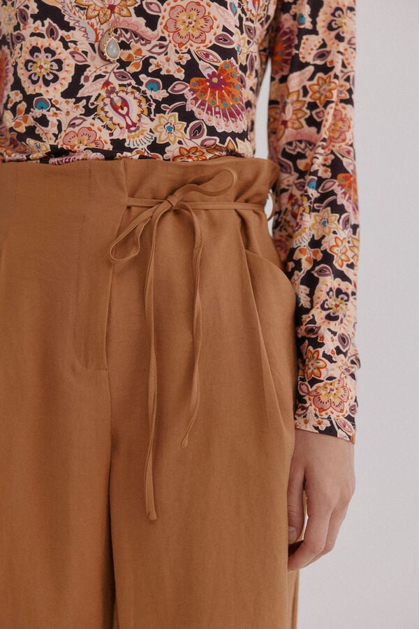 Hoss Intropia Piper. Cal&ccedil;a de la&ccedil;ada Beige