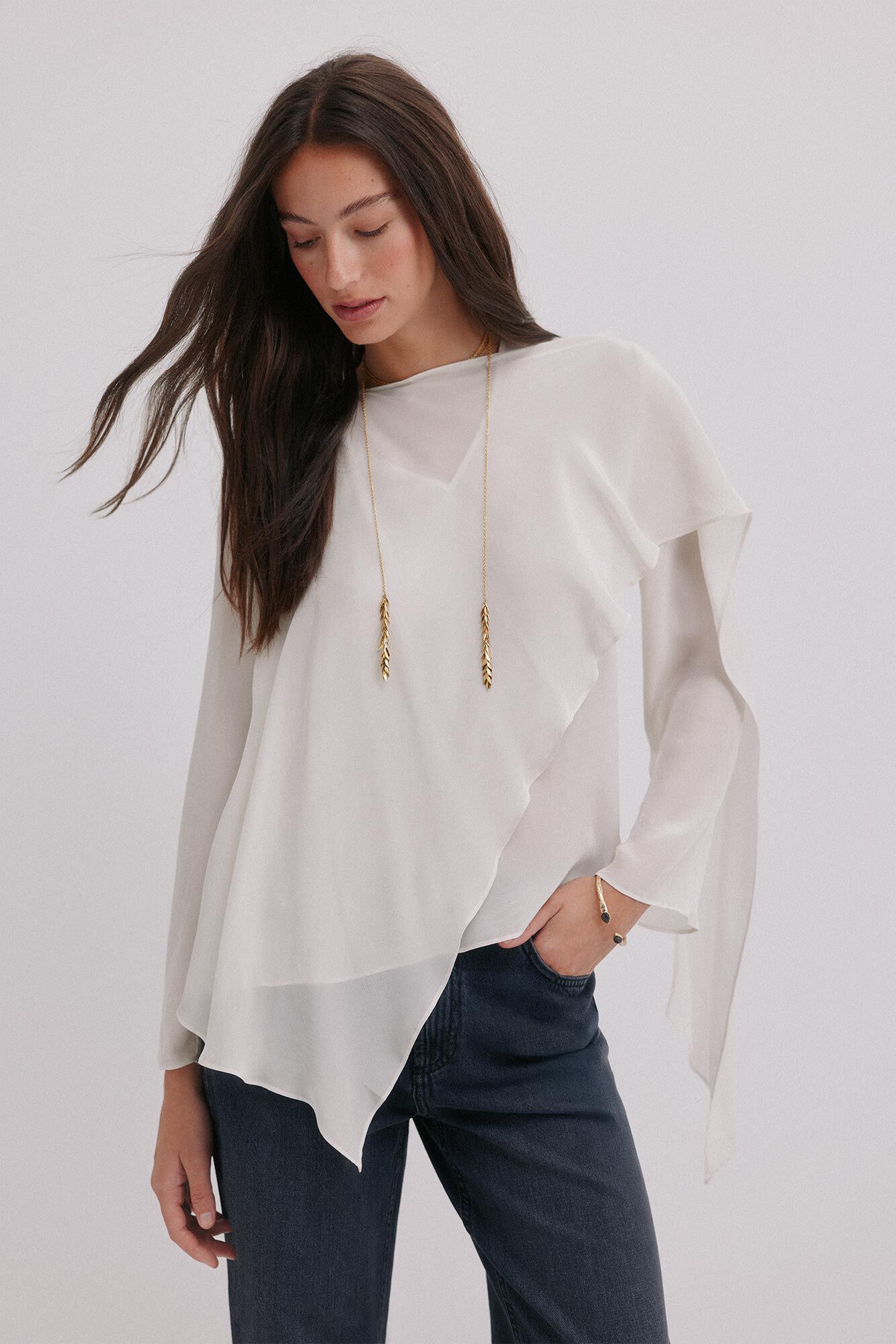 Hoss Intropia Guiada. Blusa con cruce asim&eacute;trico