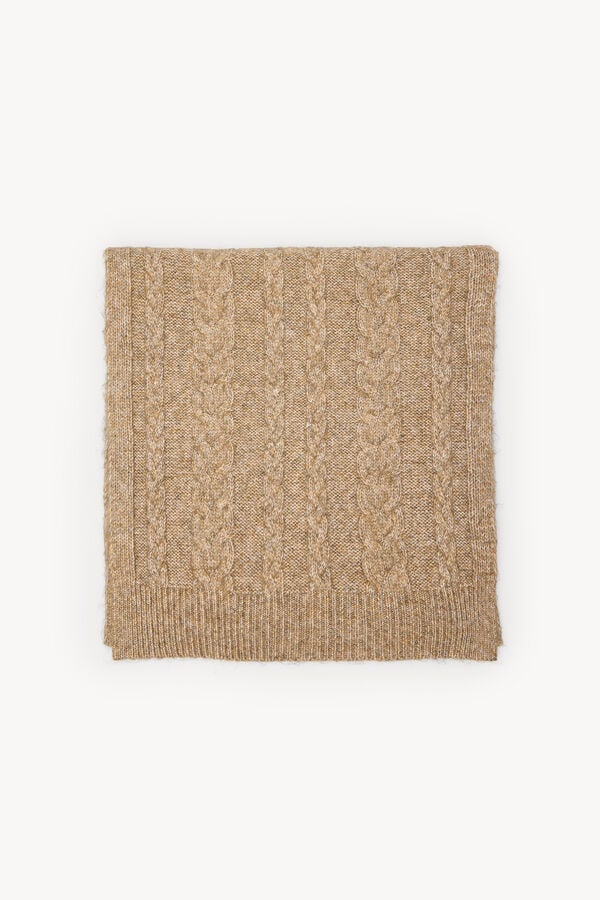 Hoss Intropia Nia. Bufanda de punto Kaki