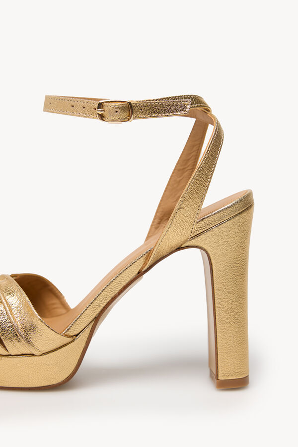 Hoss Intropia Marcela. Sand&aacute;lia de salto de pele Dourado