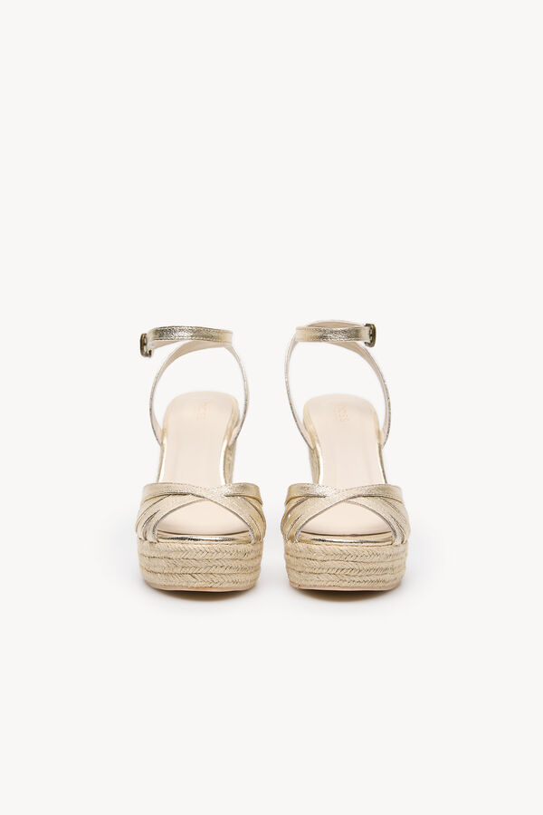 Hoss Intropia Miren. Sand&aacute;lias de cunha Dourado