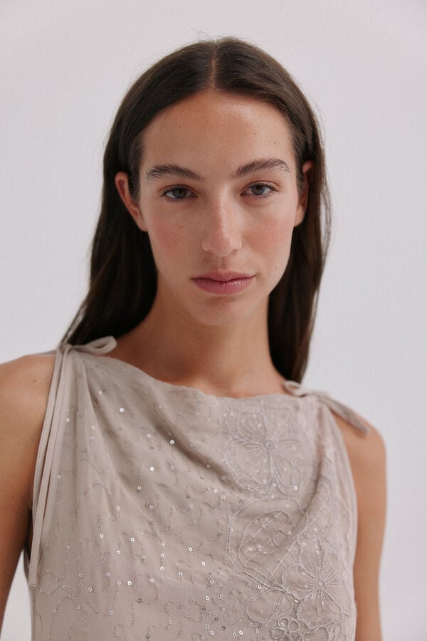 Hoss Intropia Colette. Top rom&aacute;ntico Gris