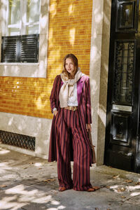 Hoss Intropia Francesca. Sobrecasaca riscas