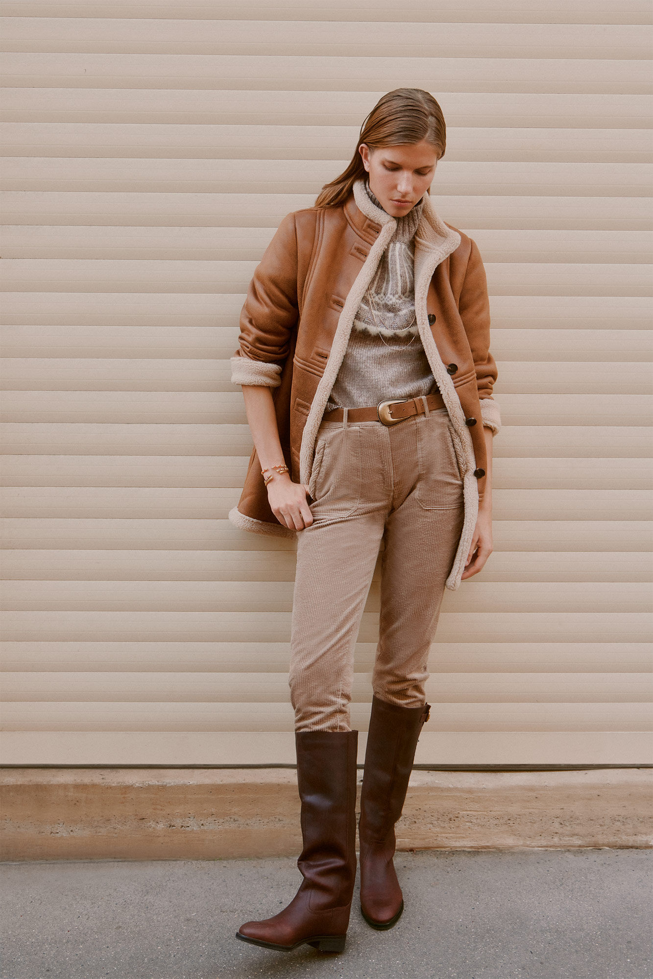 Hoss Intropia Padme. Pantal&oacute;n recto de pana