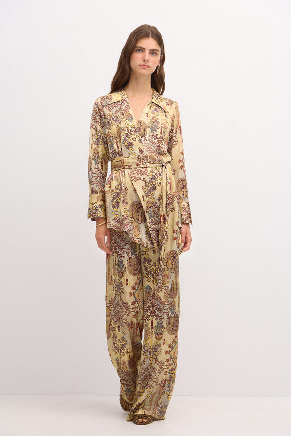 Hoss Intropia Renata. Camisa cruzada. Beige