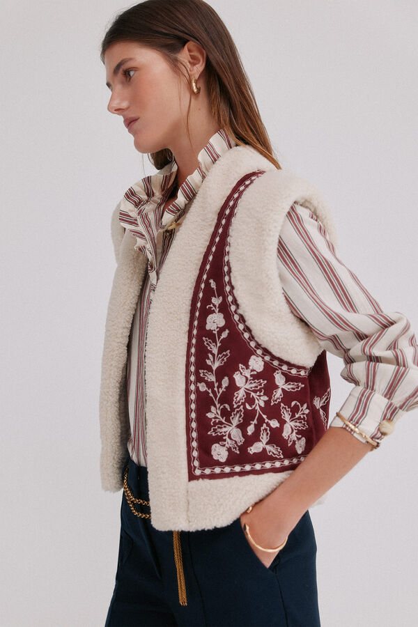 Hoss Intropia Daia. Chaleco bordado Granate