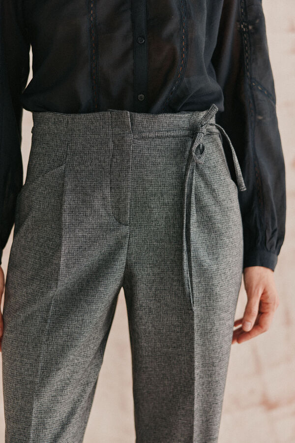 Hoss Intropia Piedad. Pantal&oacute;n de cuadros con lazada Gris