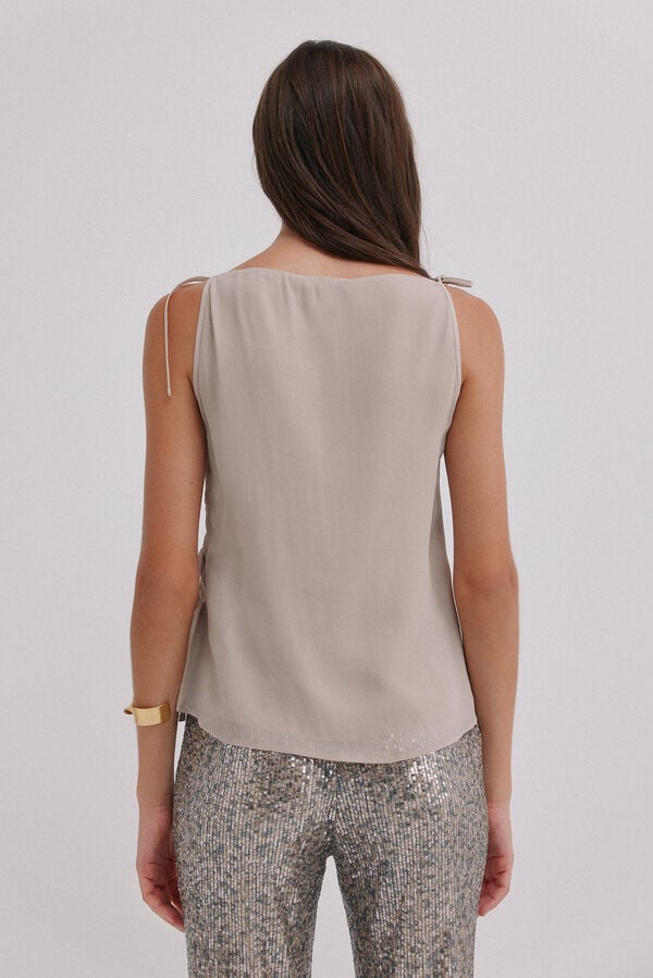 Hoss Intropia Colette. Top rom&aacute;ntico Gris