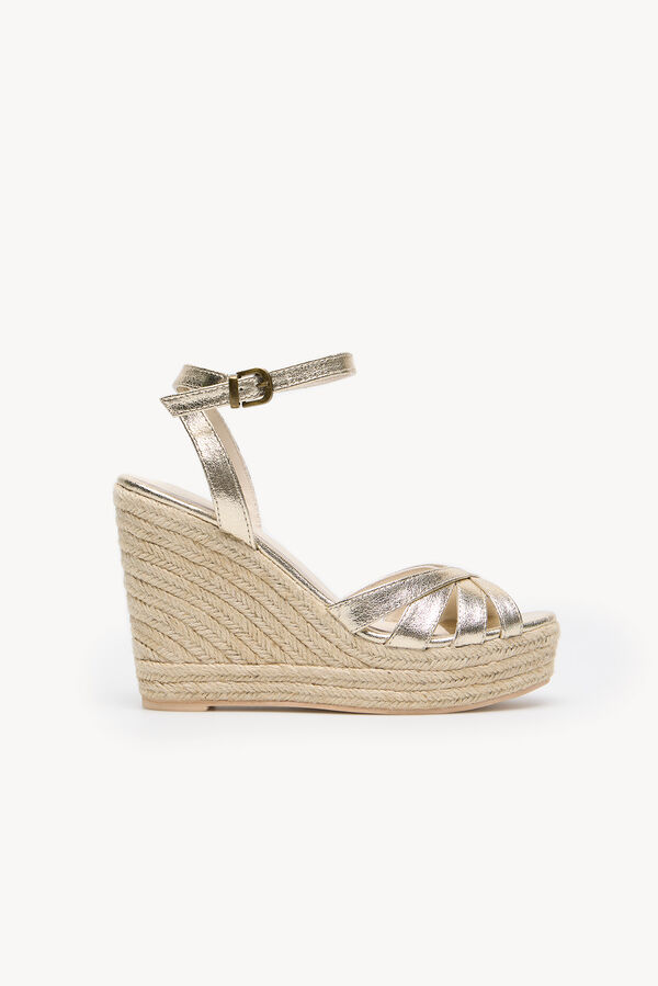 Hoss Intropia Miren. Sand&aacute;lias de cunha Dourado