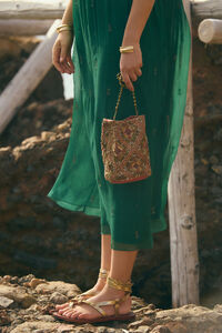 Hoss Intropia Maitane. Sandália de pele metalizado