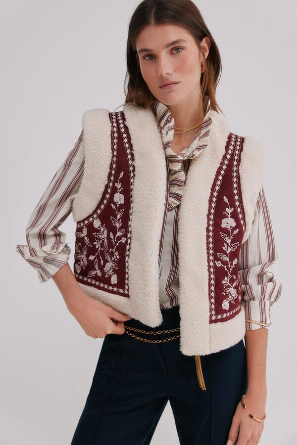 Hoss Intropia Daia. Chaleco bordado Granate