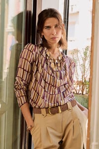 Hoss Intropia Guisselle. Blusa com decote cruzado assim&eacute;trico