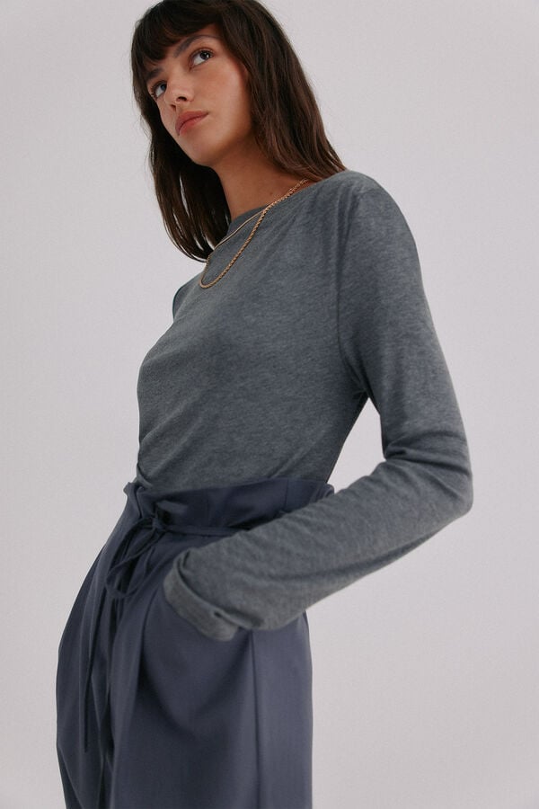 Hoss Intropia Mercedes. Top drapeado Gris