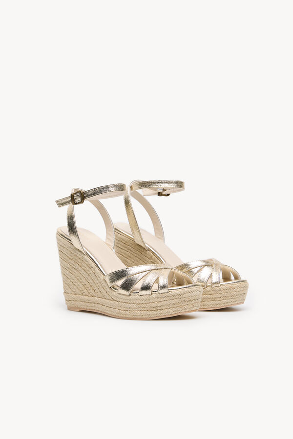 Hoss Intropia Miren. Sand&aacute;lias de cunha Dourado