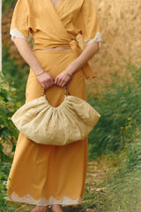 Hoss Intropia Nayeli. Bolsa bordado com alça de bambu Ecru