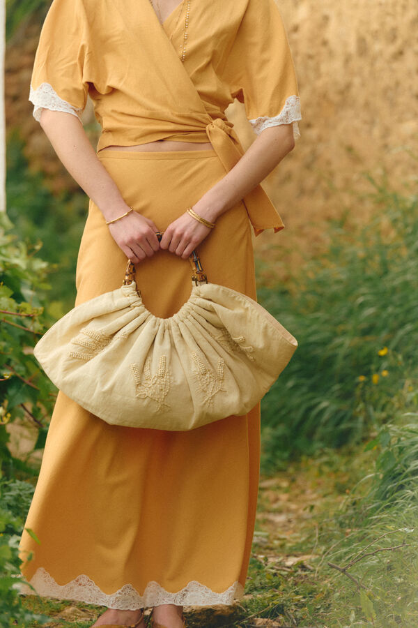 Hoss Intropia Nayeli. Bolsa bordado com alça de bambu Ecru