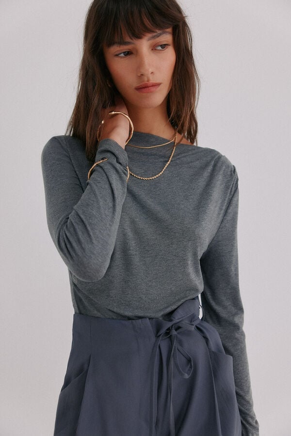 Hoss Intropia Mercedes. Top drapeado Gris