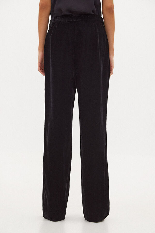 Hoss Intropia Sade. Cal&ccedil;as largas de veludo Preto