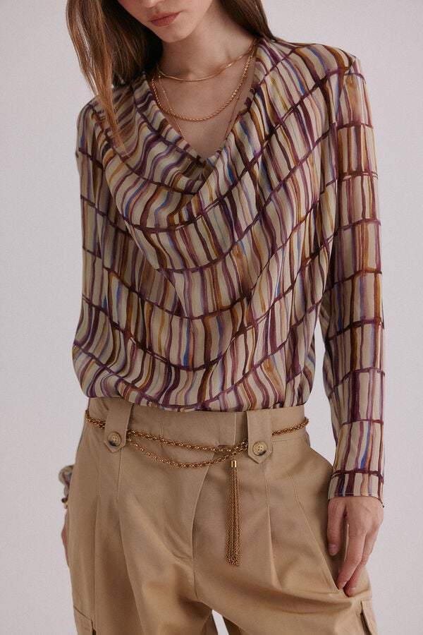 Hoss Intropia Guisselle. Blusa com decote cruzado assim&eacute;trico Multicolorido