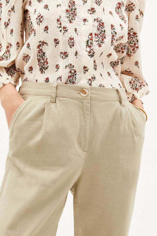 Hoss Intropia Julieta Pantal&oacute;n r&uacute;stico con pinzas Kaki