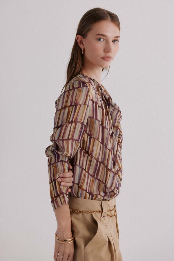 Hoss Intropia Guisselle. Blusa com decote cruzado assim&eacute;trico Multicolorido