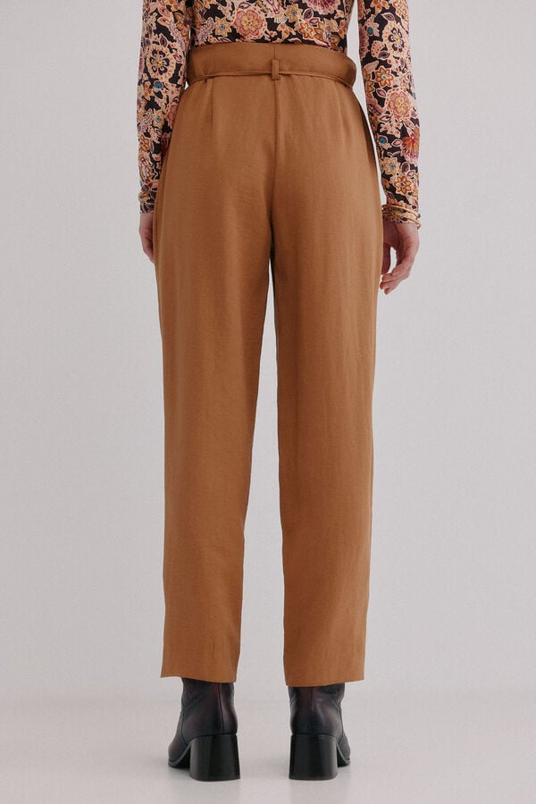 Hoss Intropia Piper. Cal&ccedil;a de la&ccedil;ada Beige