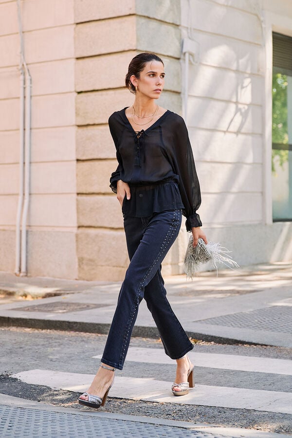 Hoss Intropia Clem&ecirc;ncia. Blusa com fecho cruzado Preto