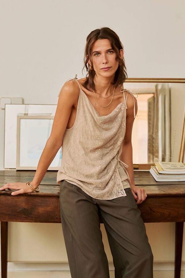Hoss Intropia Colette. Top rom&aacute;ntico Gris