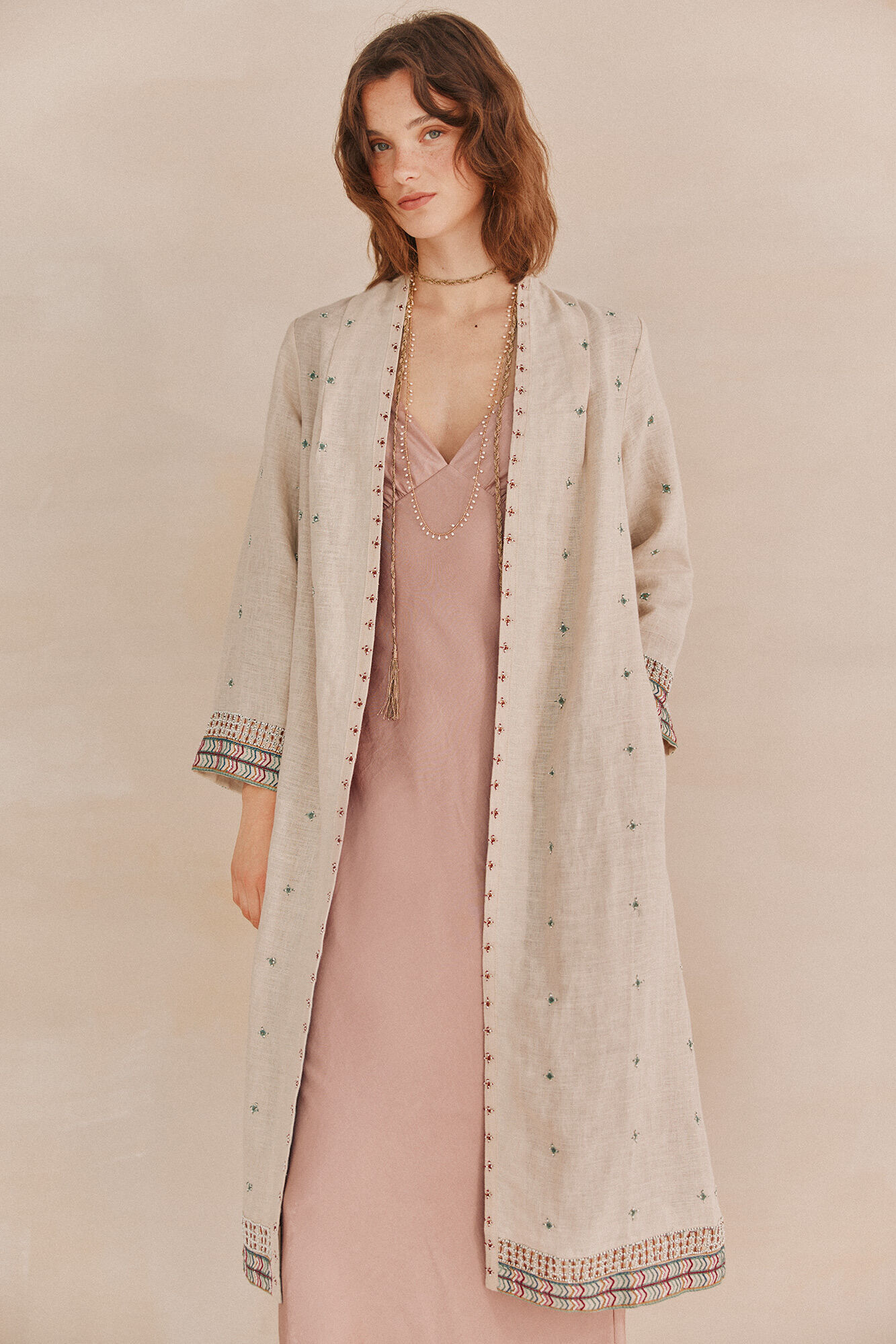 Hoss Intropia Elene. Kimono bordado