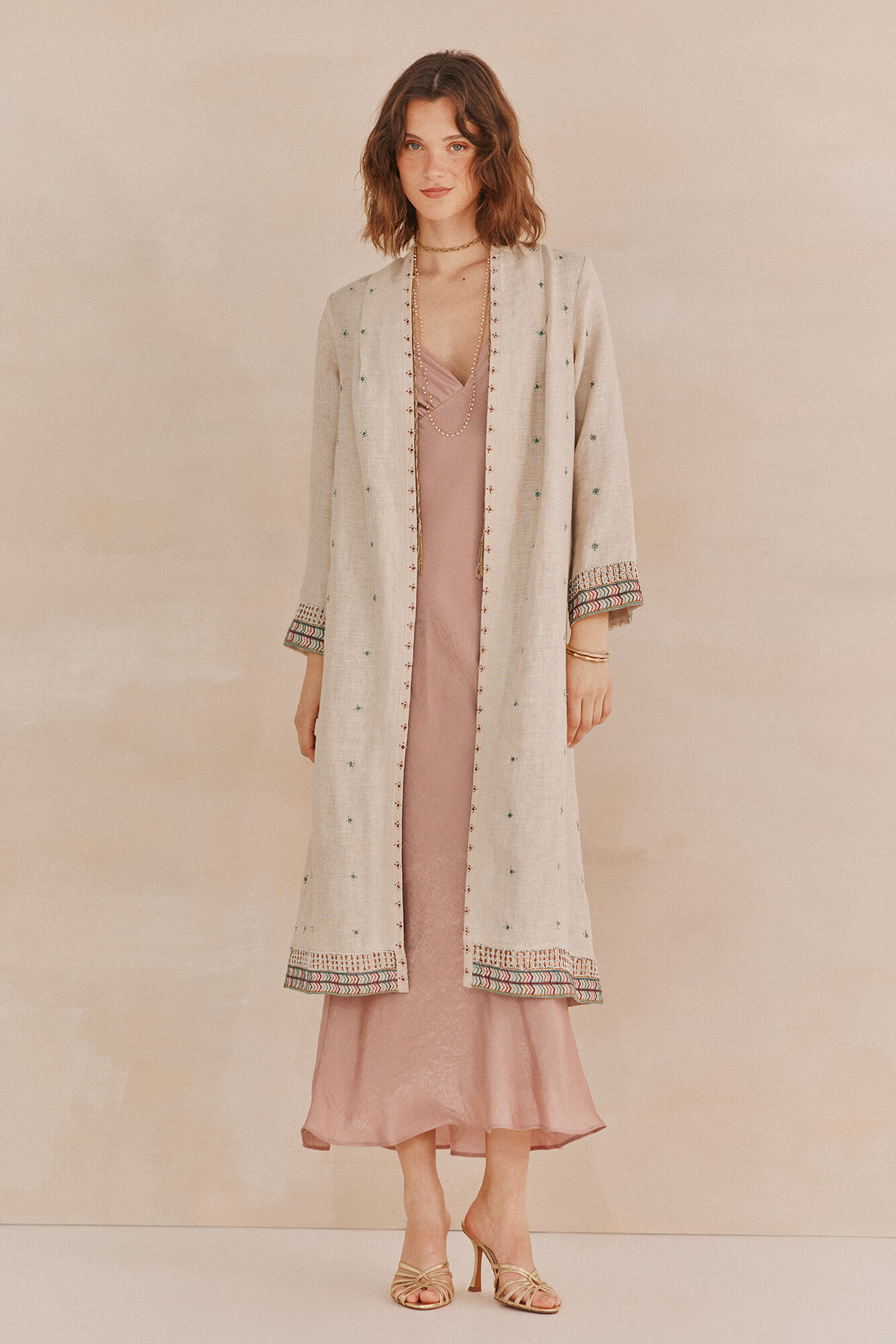 Hoss Intropia Elene. Kimono bordado