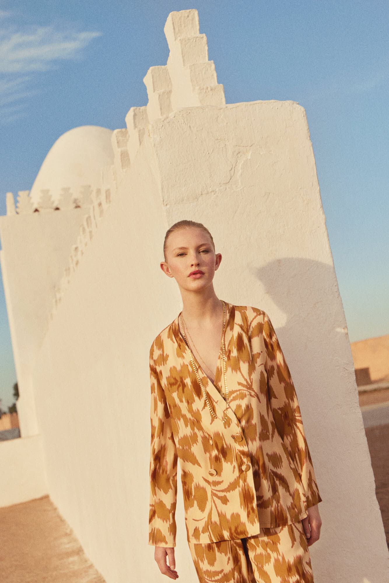 Hoss Intropia Camila. Chaqueta cruzada estampada