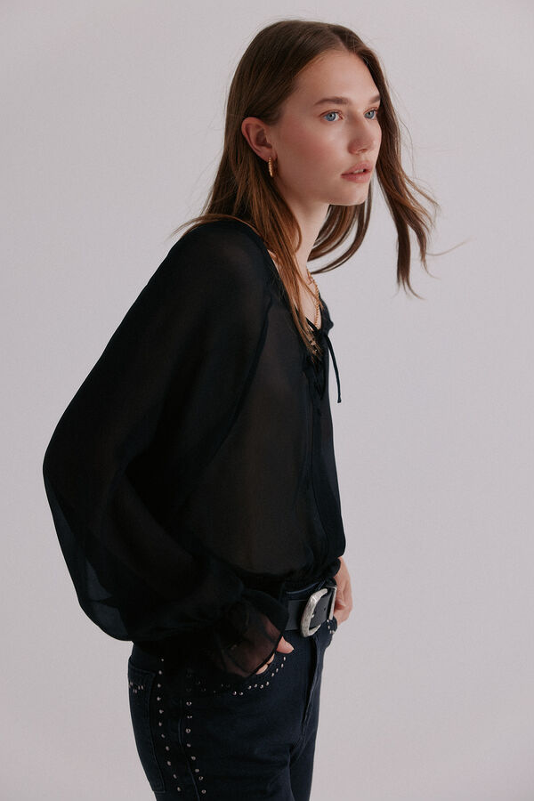 Hoss Intropia Clem&ecirc;ncia. Blusa com fecho cruzado Preto