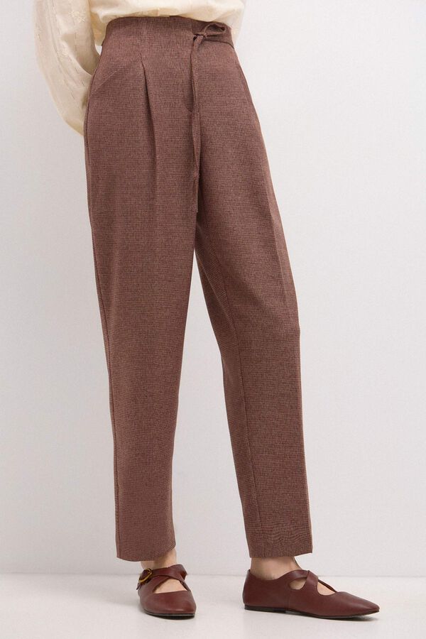 Hoss Intropia Piedad. Pantal&oacute;n de cuadros con lazada Marron